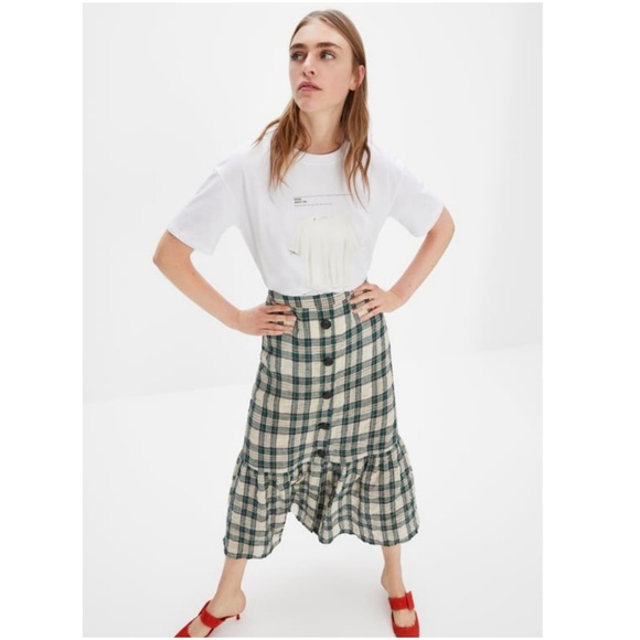 [LAST]NWT Zara Size S Plaid Midi Ruffled Front Buttons Skirt - Picture 2 of 5